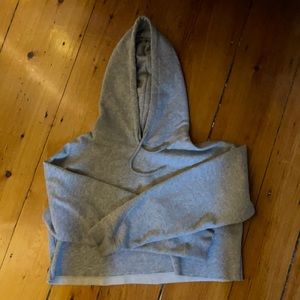 UO CROPPED SWEATSHIRT